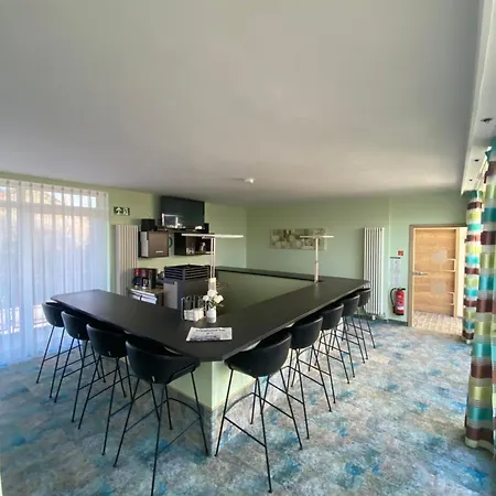 Atrium Garni Отель