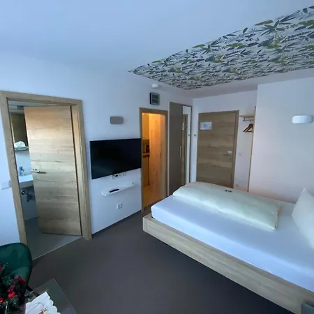 Atrium Garni Hotel 3*